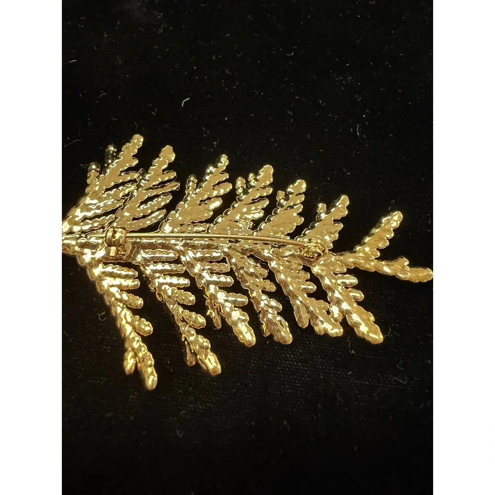 Vintage Gold Tone Cedar Branch Brooch Textured Nature Leaf Pin Accessory
